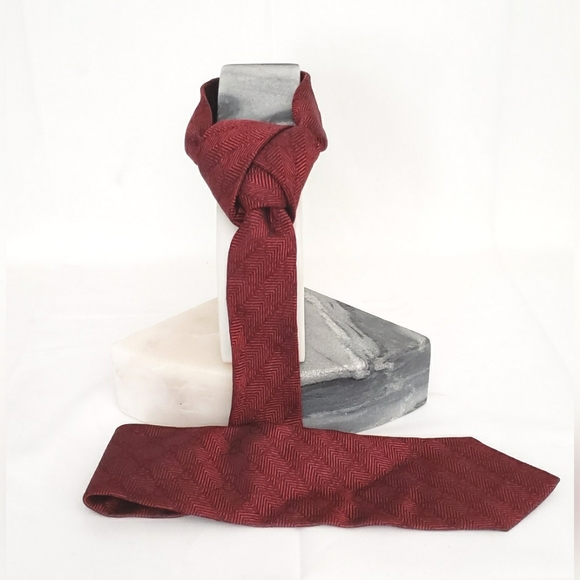 Vintage Gucci classic double GG design,jacquard, silk necktie. EUC - Picture 4 of 11